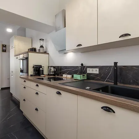 アパート Rhea Exclusive