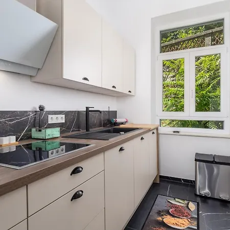 Rhea Exclusive * Opatija