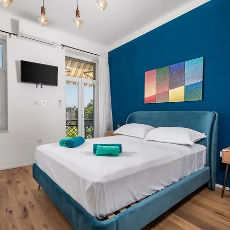 Rhea Exclusive オパティヤ