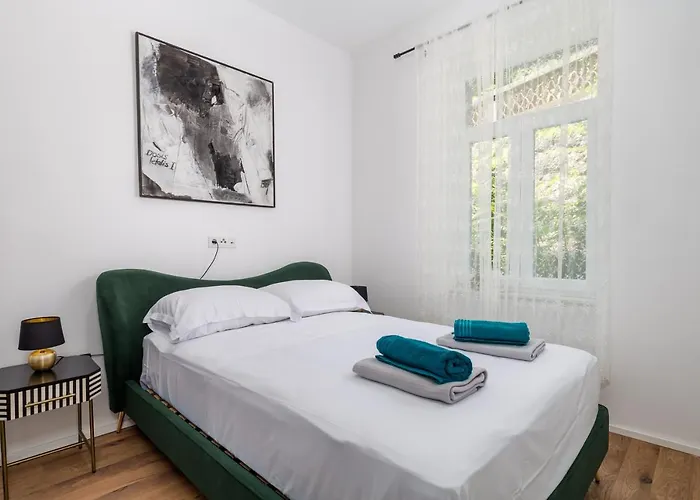 Rhea Exclusive * Opatija