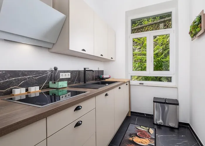 Rhea Exclusive * Οπατία